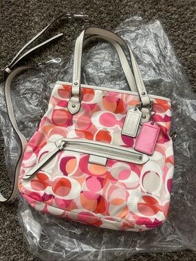 NWT Coach F23970 Pink & Coral Signature Sateen Tote with White Leather Trim